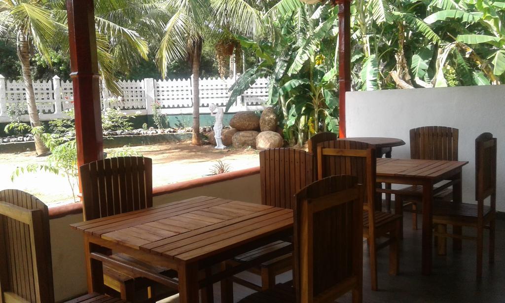 Hotel Flamingo Anuradhapura Exterior foto